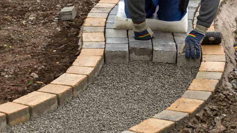Beim Gartenweg anlegen breite beachten Beim Gartenweg anlegen breite beachten