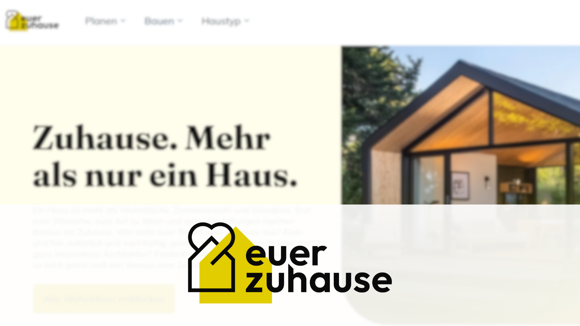 Homepage des Portals EuerZuhause mit Slogan: Zuhause. Mehr als nur ein Haus. Im Vordergrund das Logo euerzuhause.