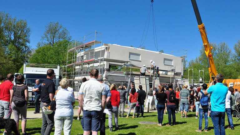 Hausmontage von Fingerhaus Hausmontage von Fingerhaus