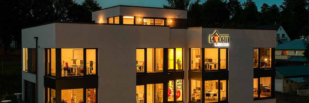 FAVORIT MASSIVHAUS Banner