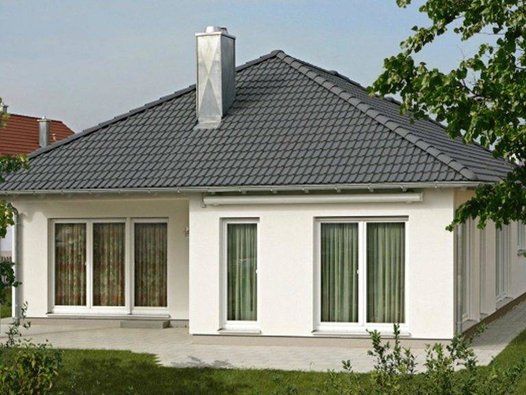 Bungalow Eckle - Fertighaus WEISS | Musterhaus.net