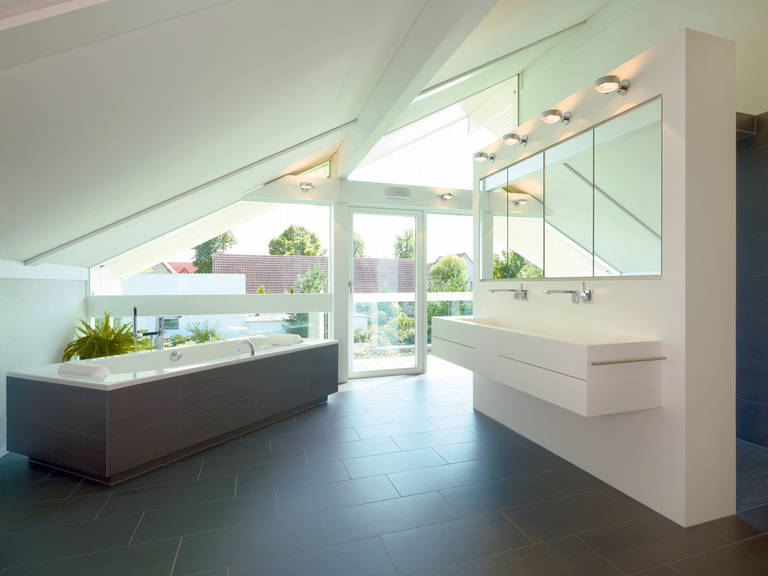 Bad mit angegliedertem Wellnessbereich HUF Haus ART 4 weiss