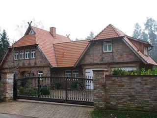 Fachwerkhaus mit Zwischenbau und Nebengebäude Fachwerkhaus mit Zwischenbau und Nebengebäude