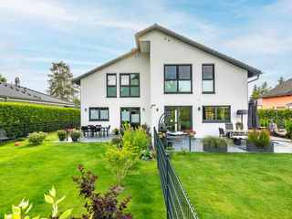 Mehrgenerationenhaus als Doppelhaus Mehrgenerationenhaus als Doppelhaus