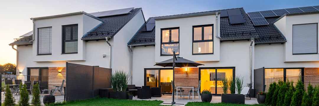 https://images.musterhaus.net/images/house/5807/luxhaus-satteldach-klassik-137-panorama.jpg