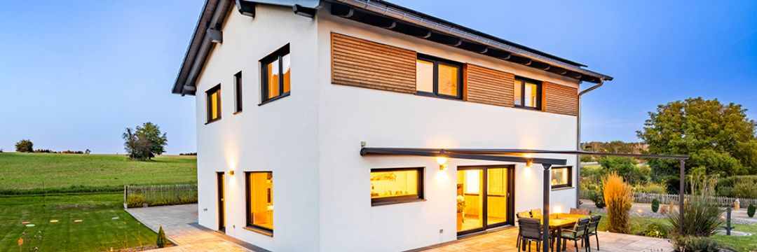 https://images.musterhaus.net/images/house/5810/luxhaus-satteldach-landhaus-152-panorama.jpg